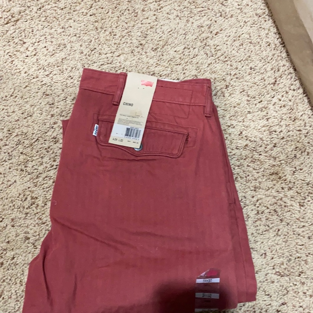 Men’s Levi’s chino pants